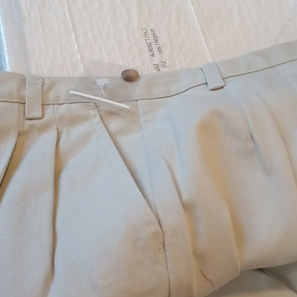 Vanheusen women size 10 wrinkle free khakis nwt - Picture 3 of 3